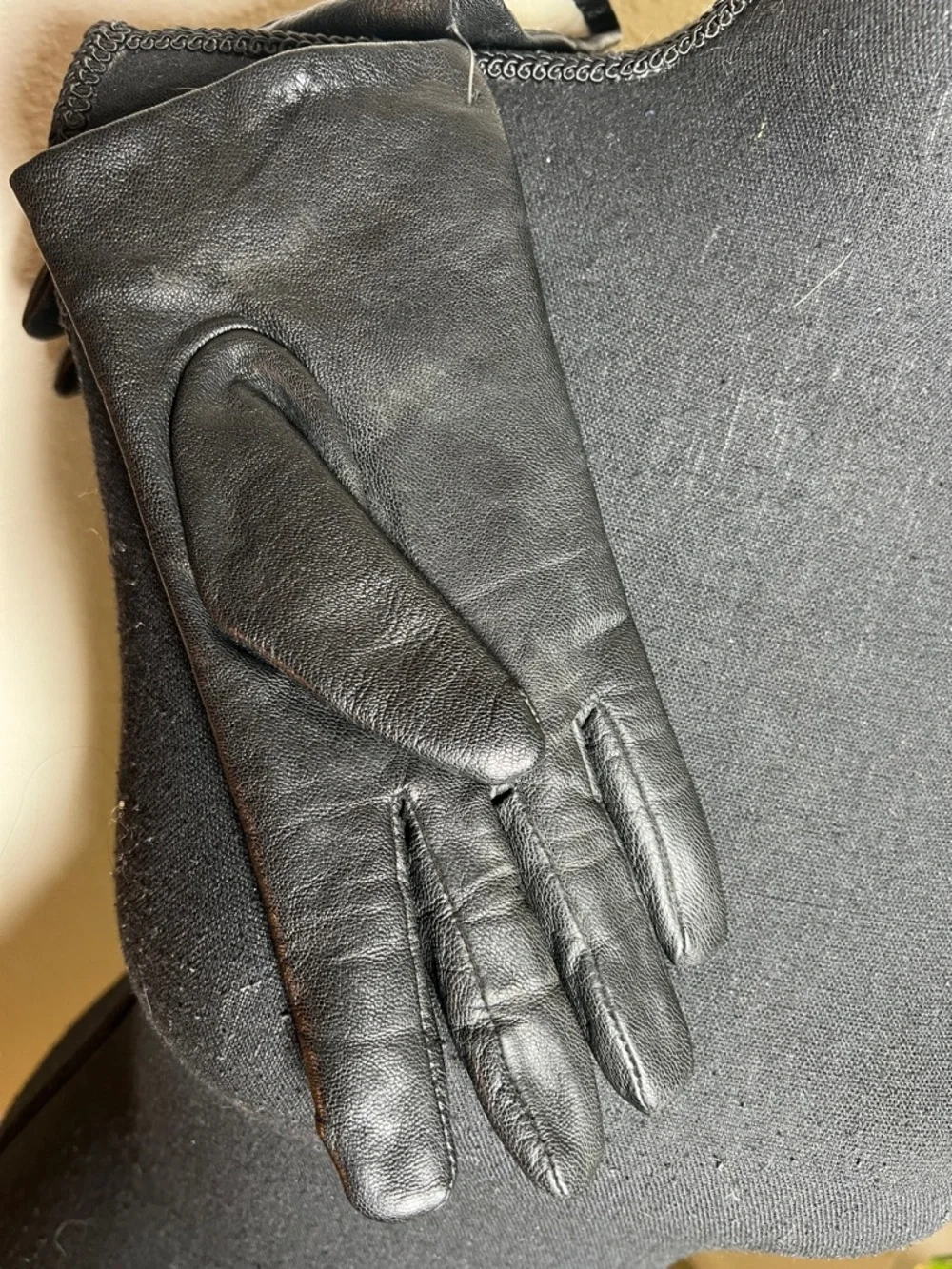 Women’s Black Leather Gloves Thinsulate Size 7.5 Excellent Condition